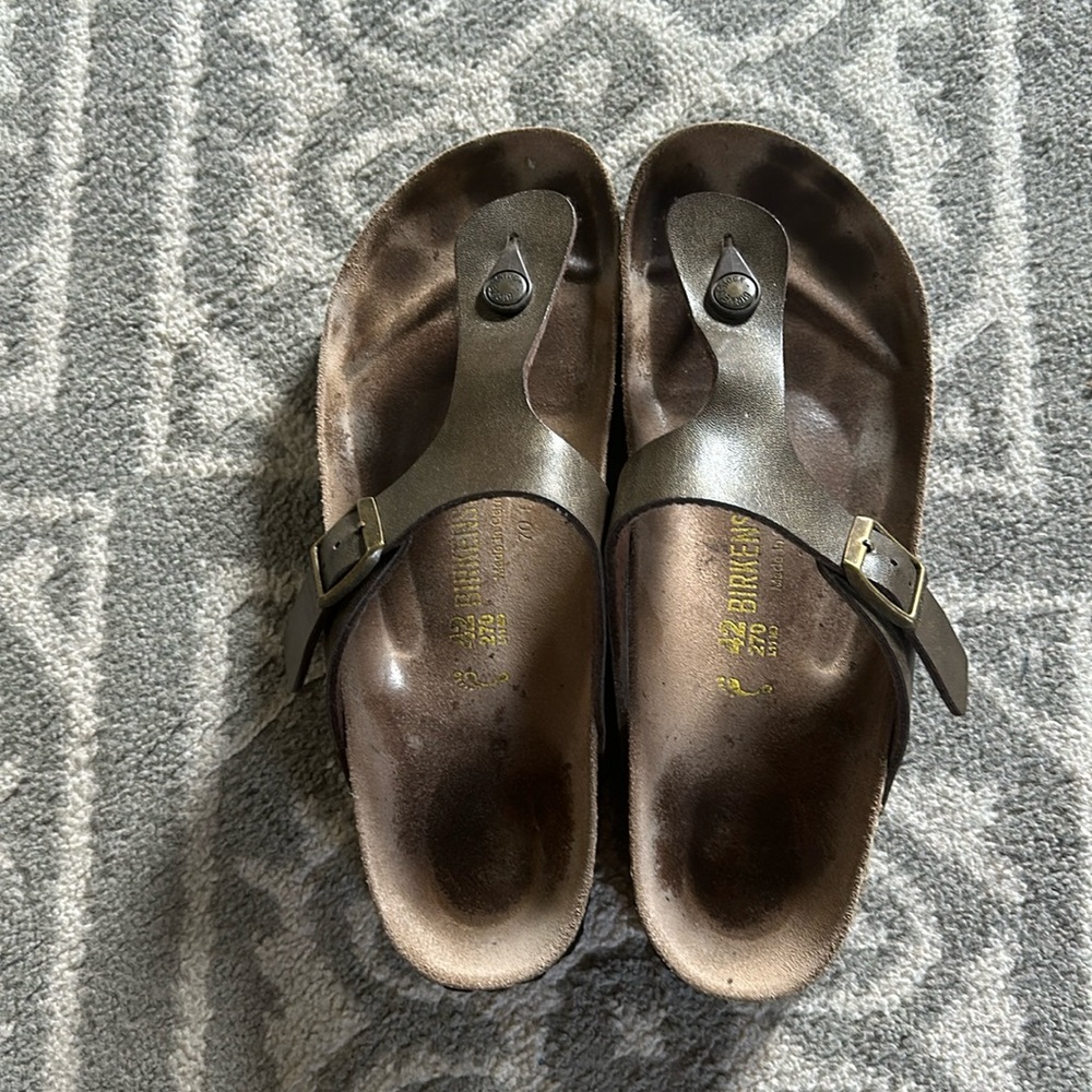 Gizeh Broze Birkenstocks. Size 42
